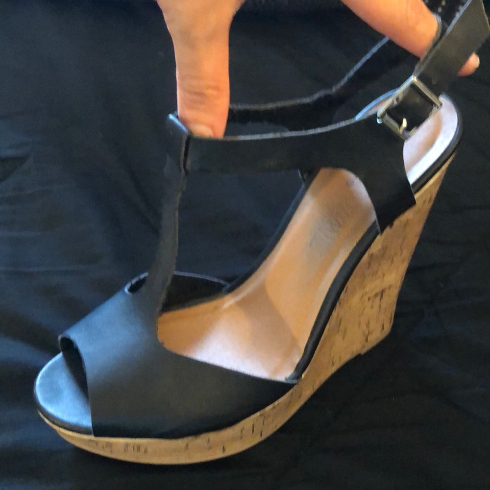 Qupid Black Wedges